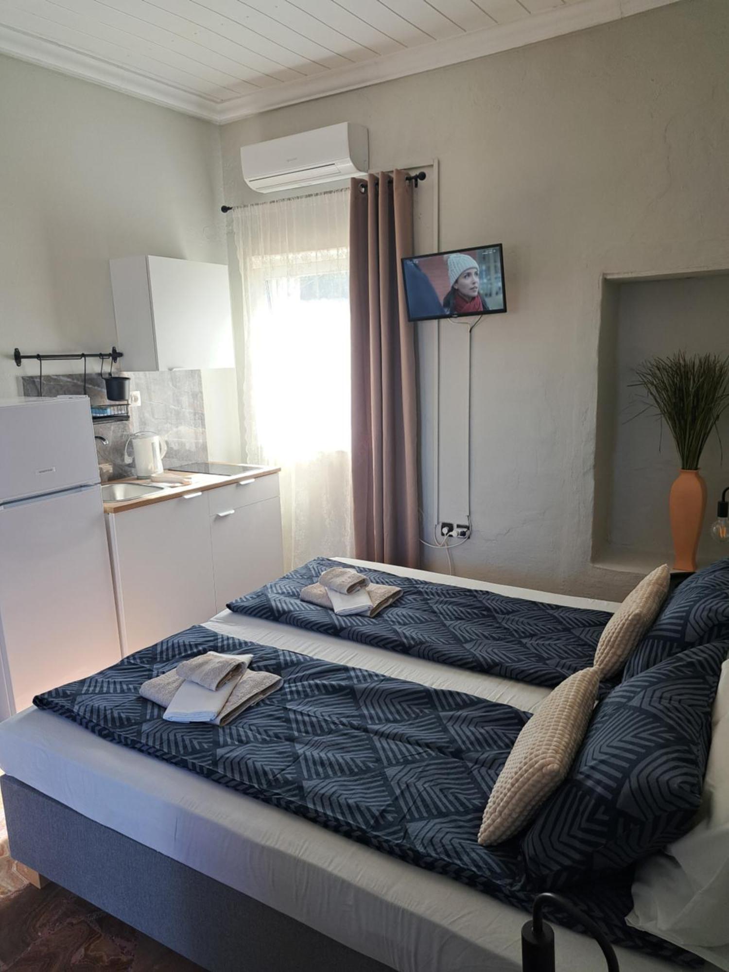 Garden Rooms Pirgos Psilonerou 外观 照片